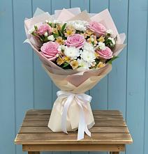 Букет цветов из:  Гвоздики, Орхидеи и Розы в Сямже