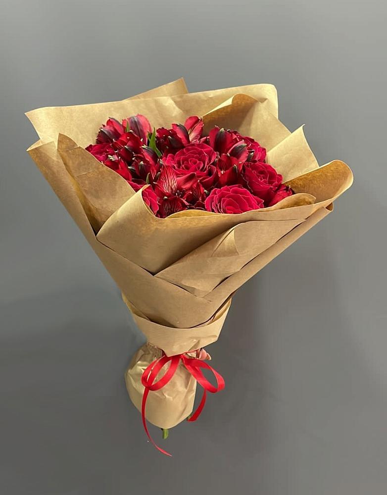 Букет цветов из: Альстромерии и Розы в Сямже