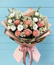 Букет цветов из:  Розы, Альстромерии и Лизиантусы в Сямже