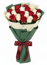 Букет Микс из красных и белых роз в Сямже