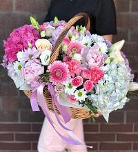 Композиция солнечный день в Сямже Цветочная композиция из Розы, Хризантемы, Пионы и Лизиантусы в корзине в Сямже