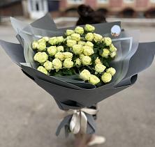 Букет Белые кустовые розы Солинеро в Сямже