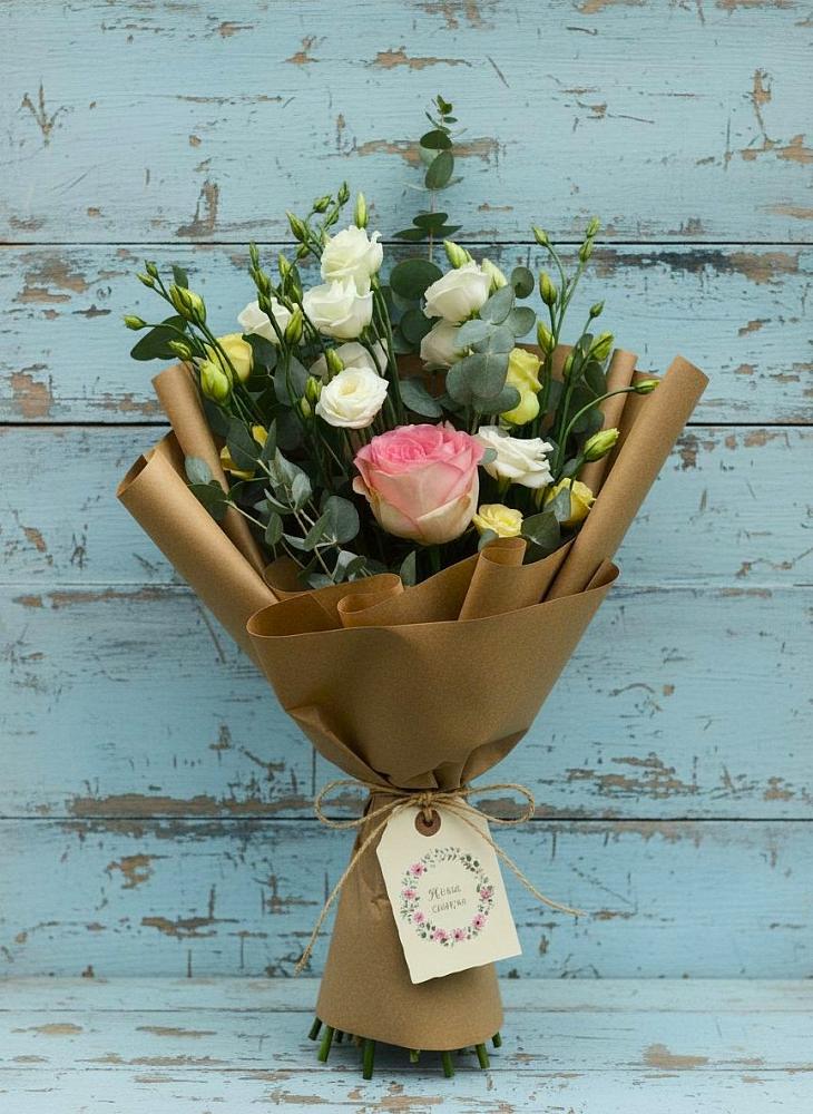 Букет цветов из: Розы и Лизиантусы в Сямже