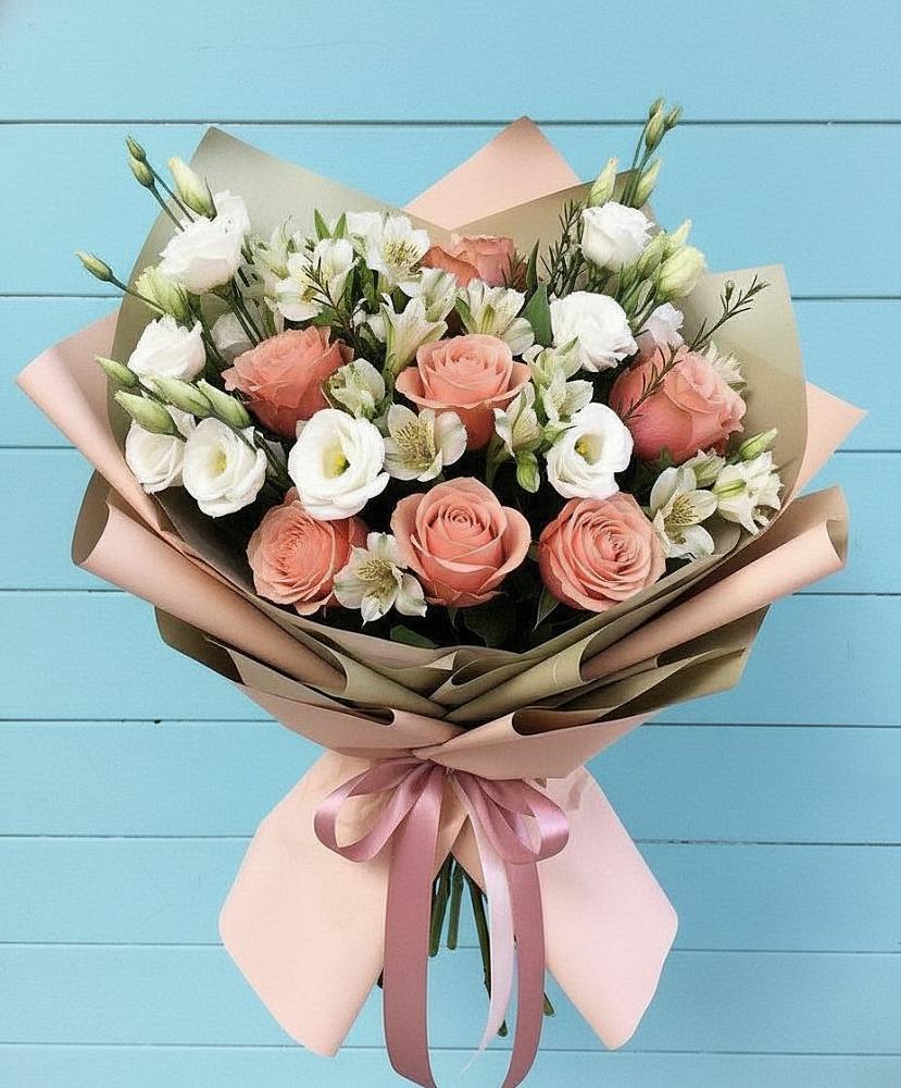Букет цветов из: Розы, Альстромерии и Лизиантусы в Сямже