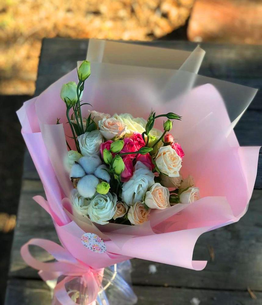 Букет цветов из: Розы и Лизиантусы в Сямже