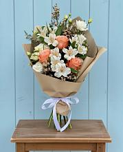 Букет цветов из:  Альстромерии, Лизиантусы, Розы и Хризантемы в Сямже