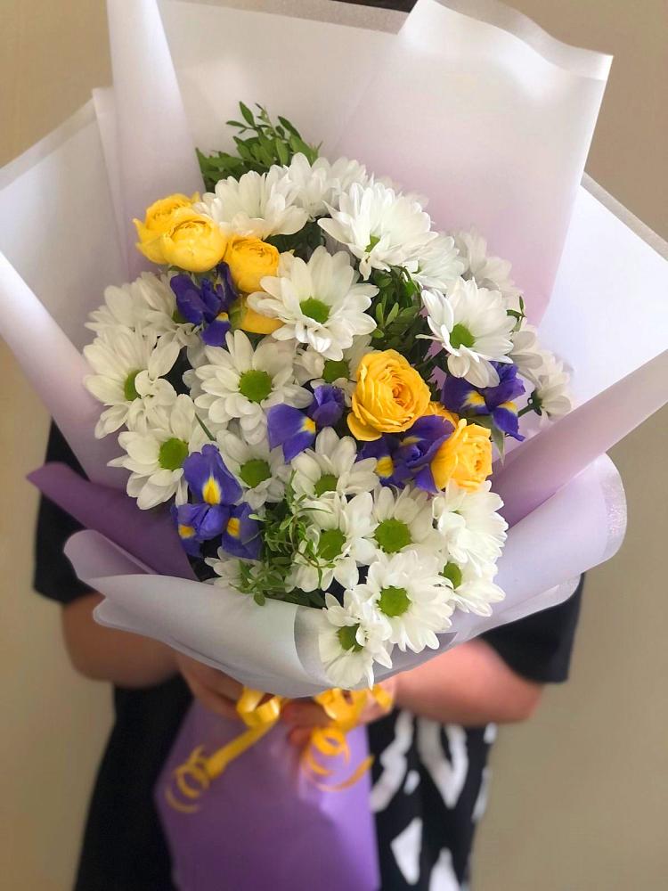 Букет цветов из: Ирисы, Хризантемы и Розы в Сямже