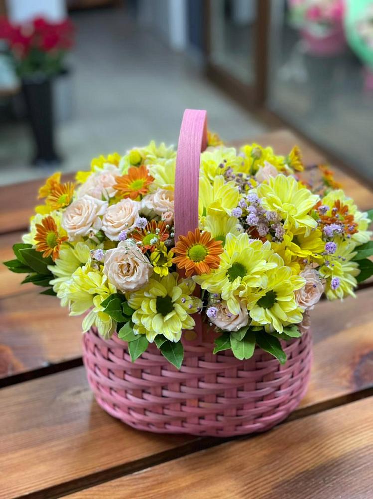 Цветочная композиция из Хризантемы и Розы в корзине в Сямже