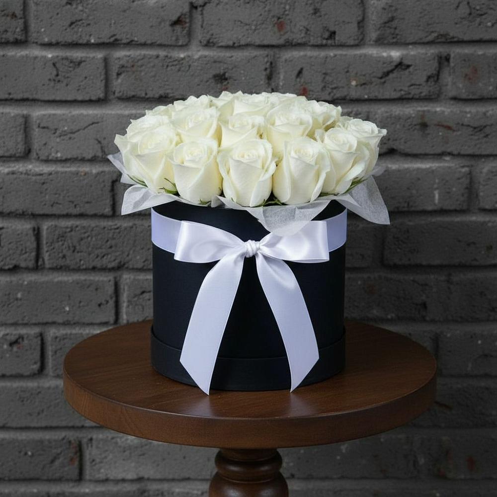 Цветочная композиция из Розы в шляпной коробке в Сямже