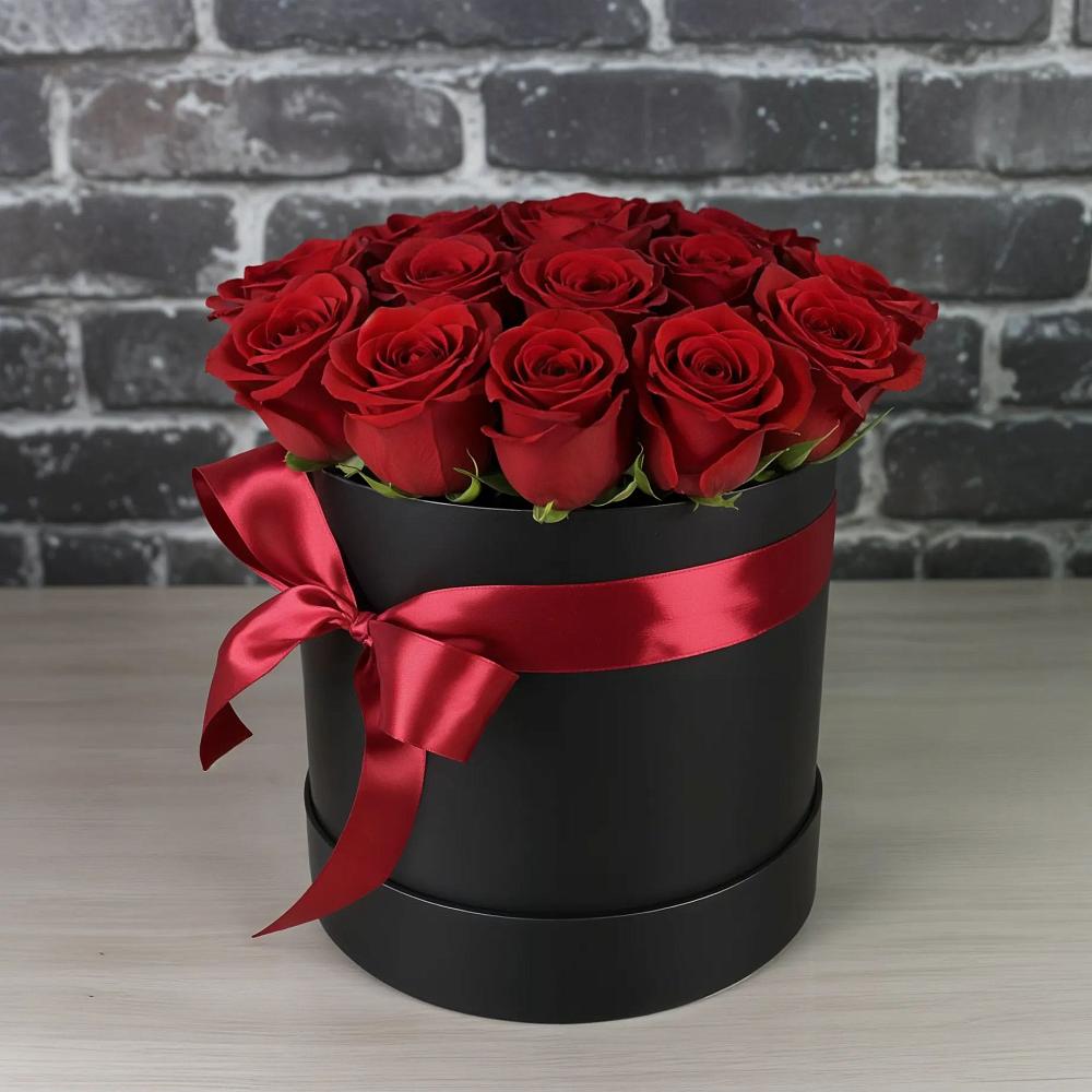 Цветочная композиция из Розы в шляпной коробке в Сямже