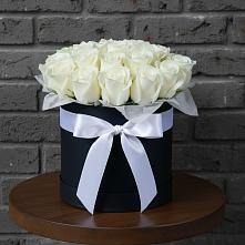 Цветочная композиция из Розы в шляпной коробке в Сямже