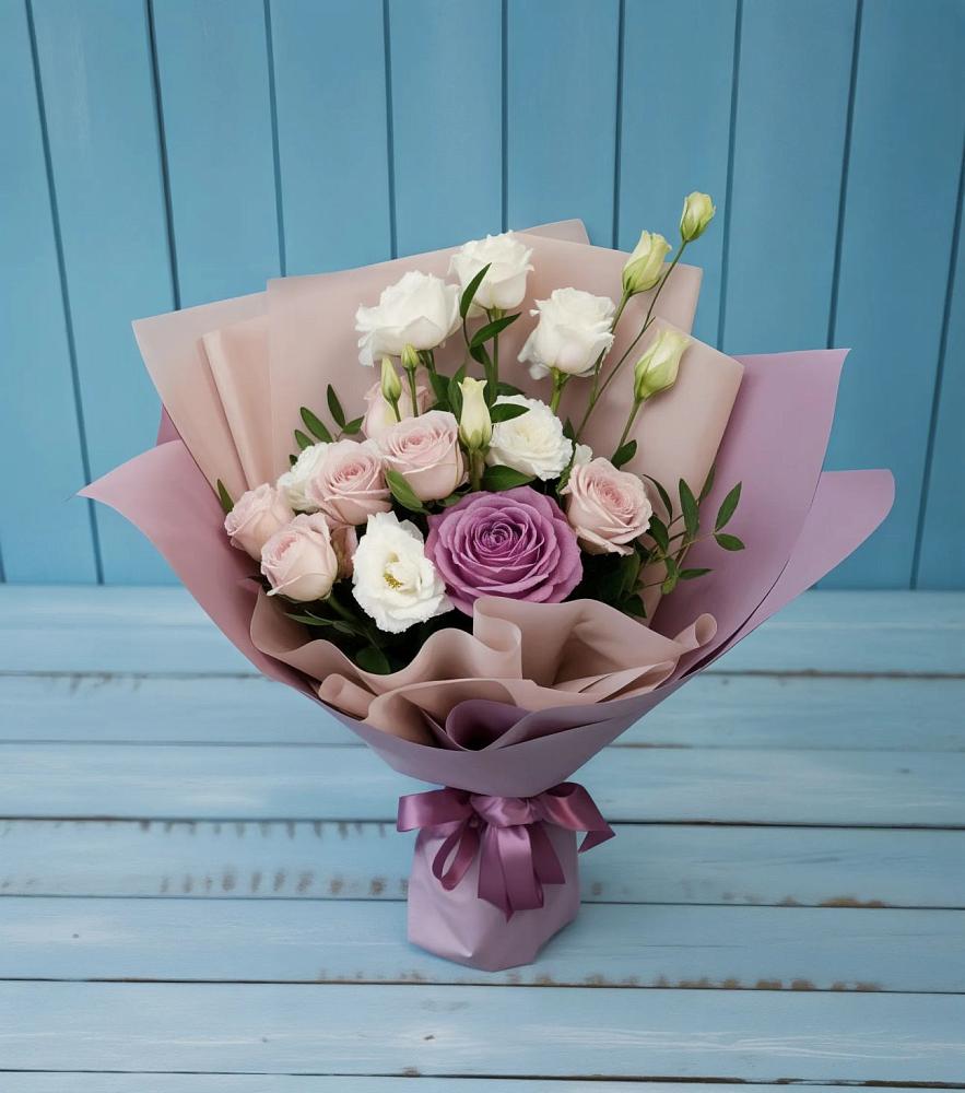 Букет цветов из: Розы и Лизиантусы в Сямже